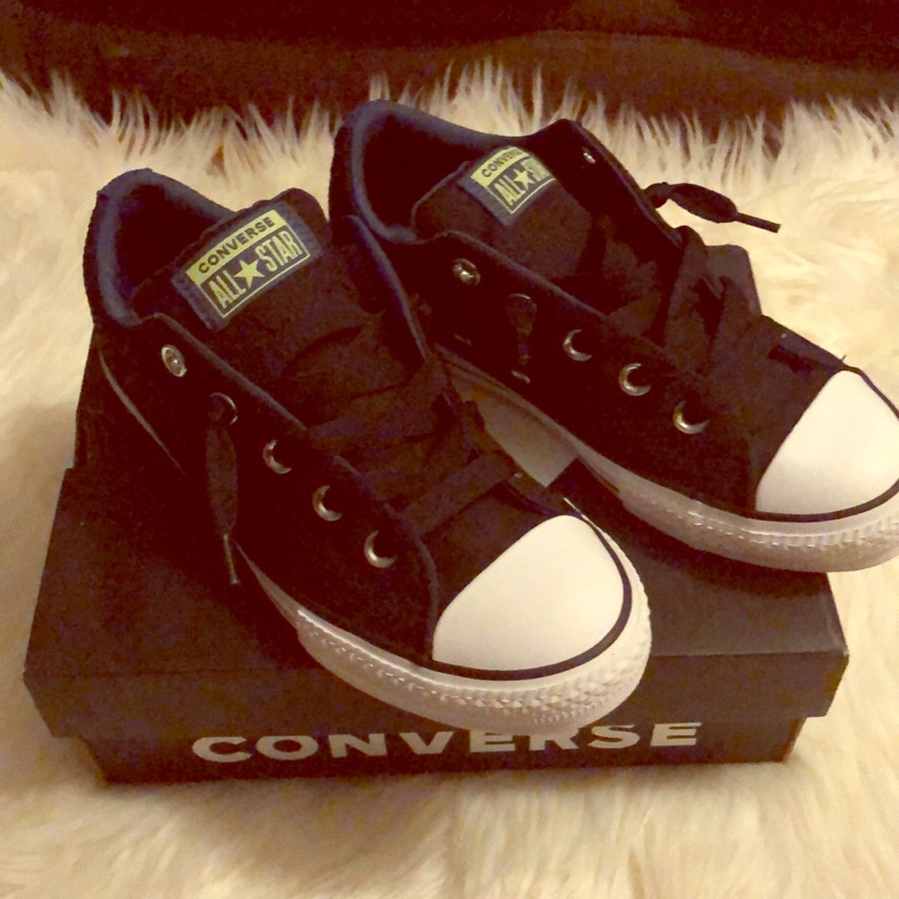 New Converse All Star sneakers  size 3 kids